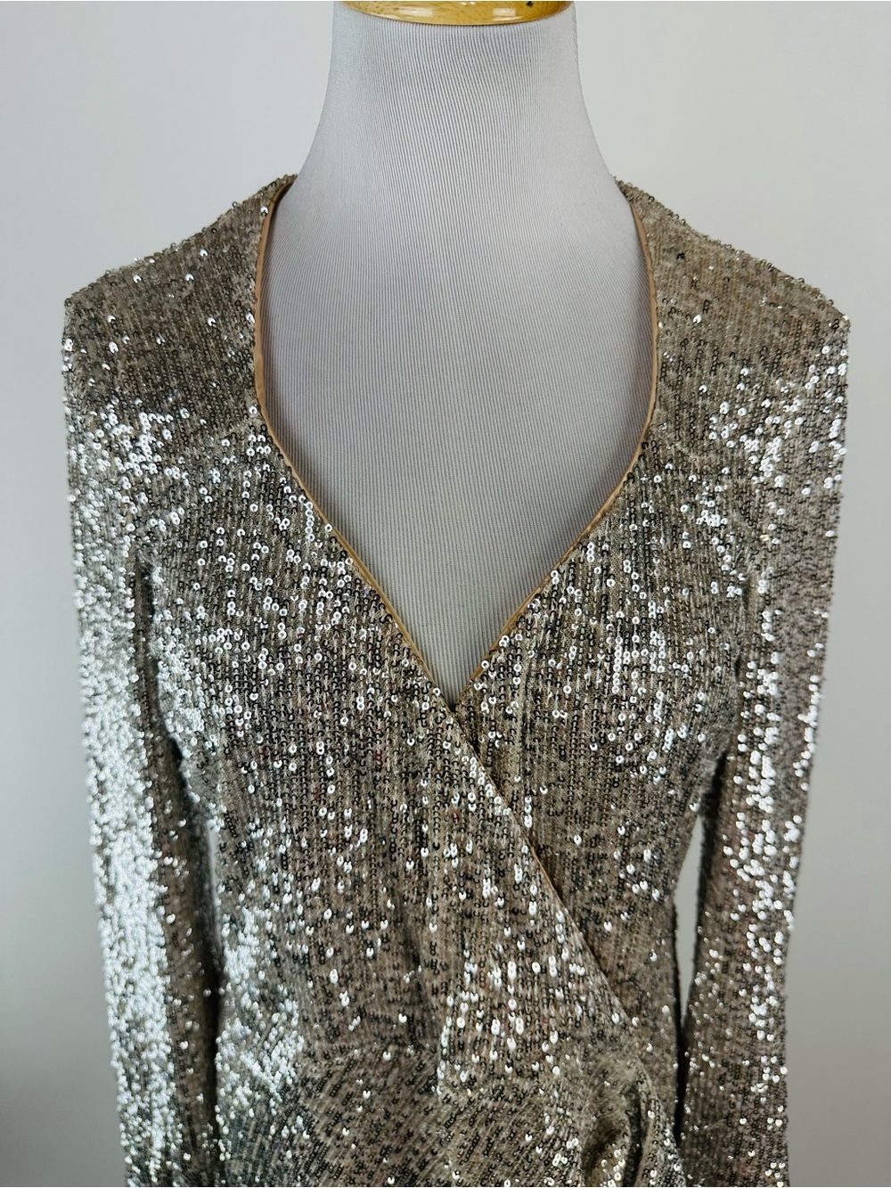 Belle Badgley Mischka Silver Sequin Dress Size 10 - Picture 2 of 15